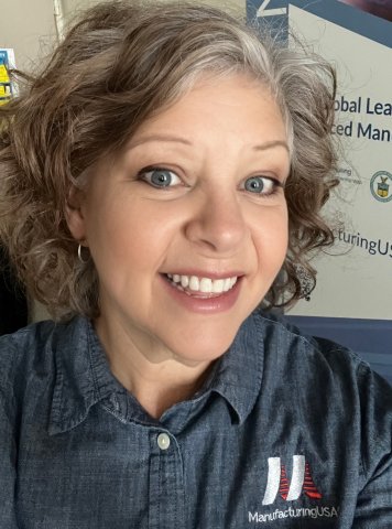 Kelley Rogers.jpg Photo of Dr. Kelley Rogers wearing a Manufacturing USA logo shirt